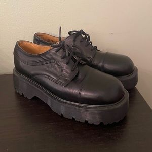 Vintage 90s platform Dr. Martens oxfords